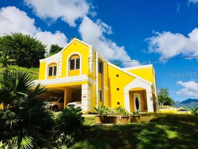 Main House • Residencia Principal