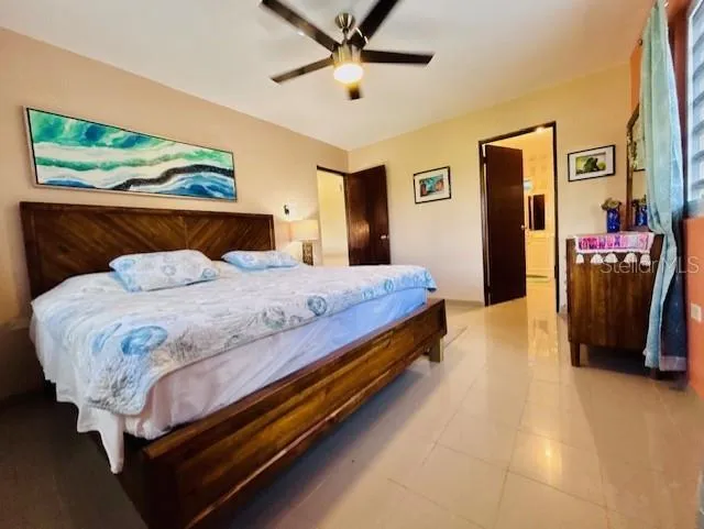Habitación Principal • Principal Bedroom