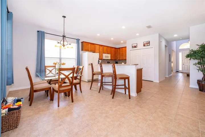 Kitchen & Dining