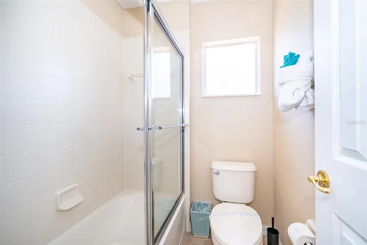 Bathroom 1b