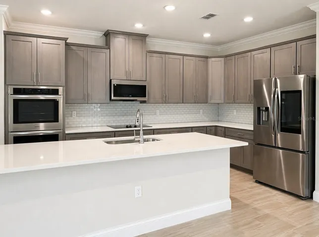Large Island with Breakfast Bar Seating
