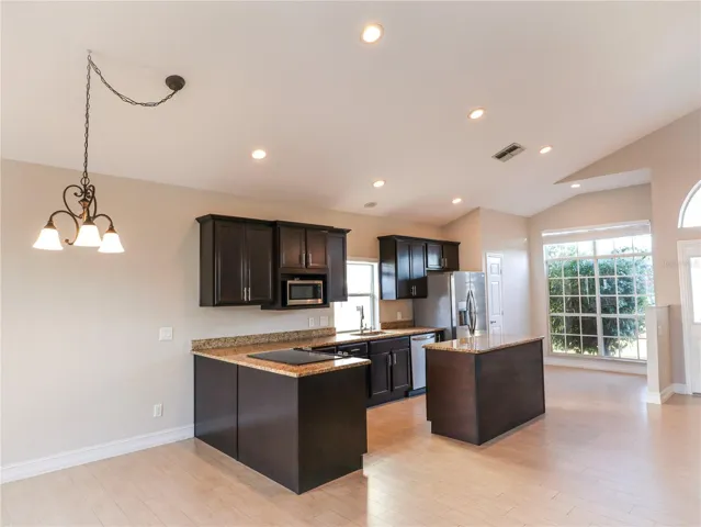 Updated Kitchen with all modern appliencies