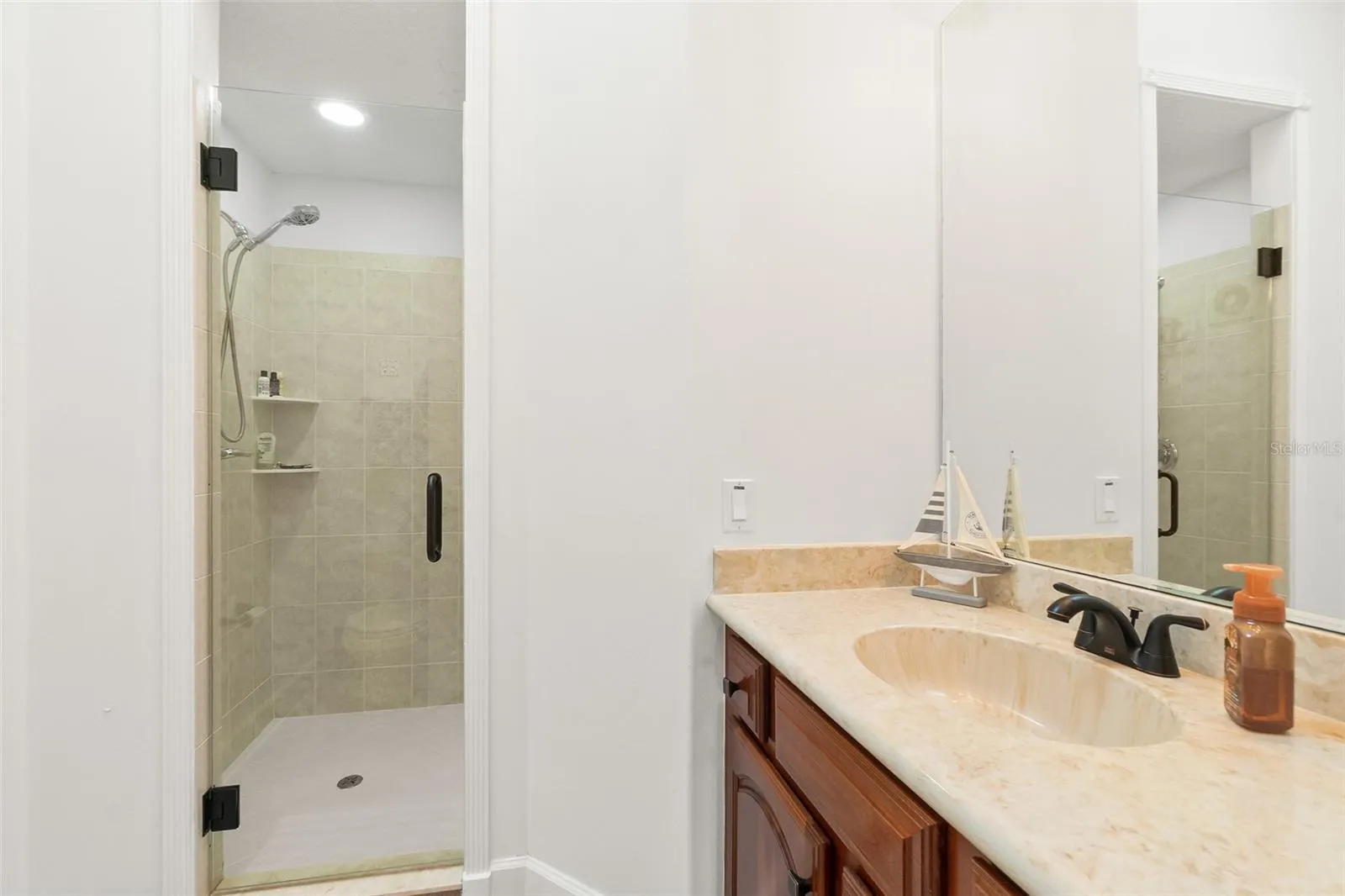 Upper level bath