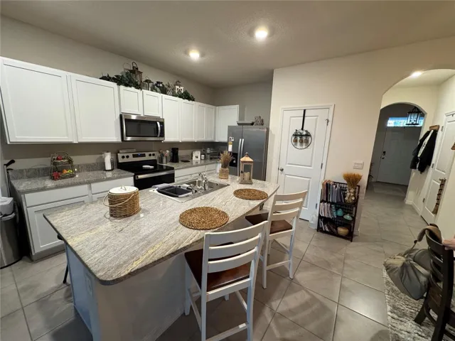 Breakfast Bar/Kitchen