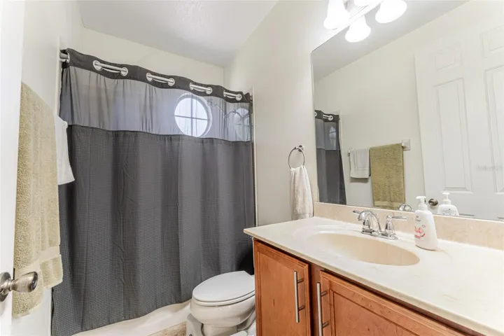 Hall Bath 4