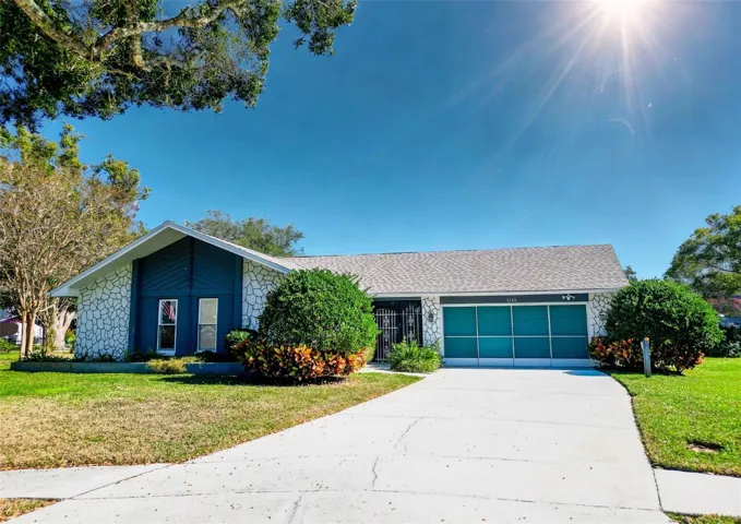 Light-home in highly desired Highland Lakes