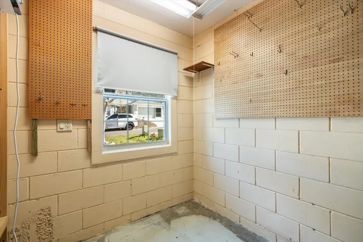 Air-conditioned studio or hobby room