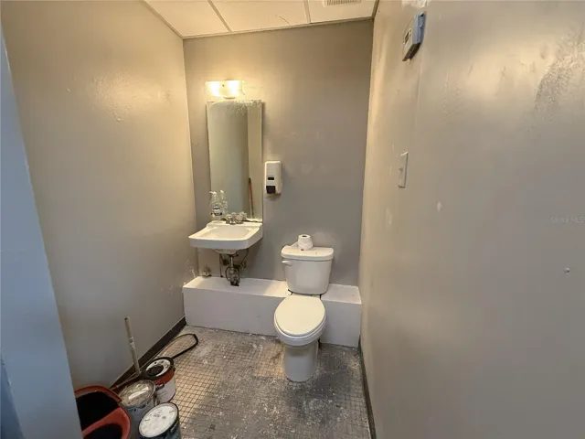UNIT C RESTROOM