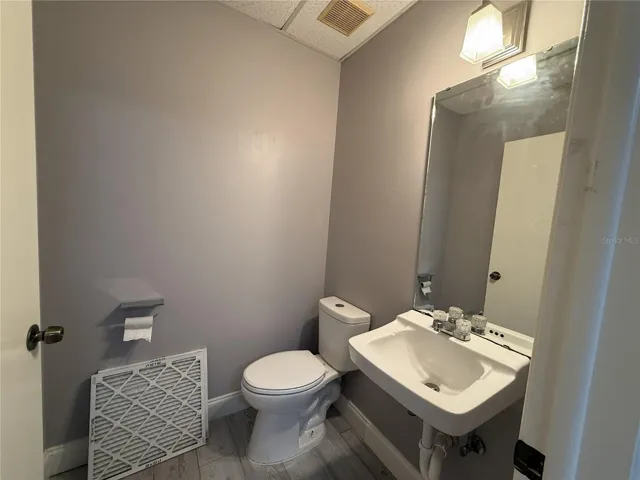 UNIT A BATHROOM