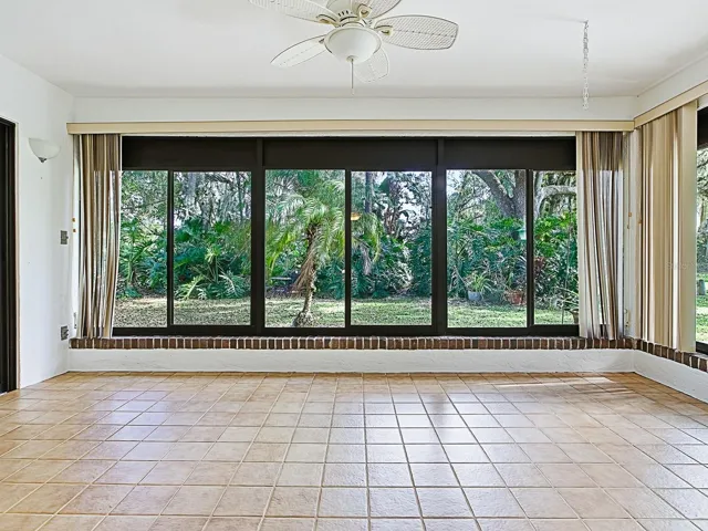 Florida room light and bright