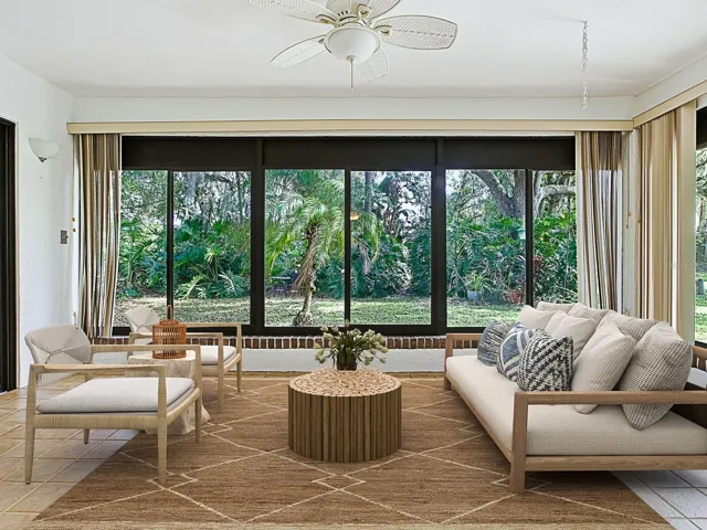 STAGED Lanai