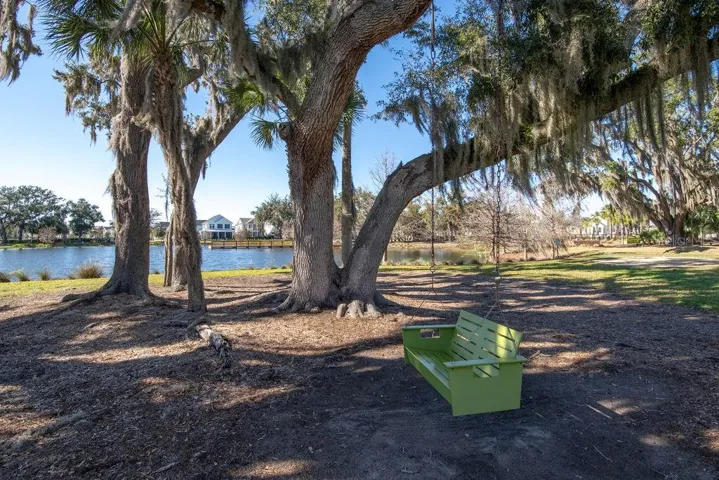 OAKLAND PARK COMMUNITY PARK WITH SWINGS