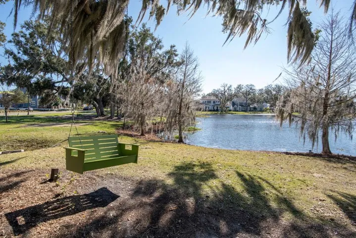 OAKLAND PARK COMMUNITY PARK WITH SWINGS
