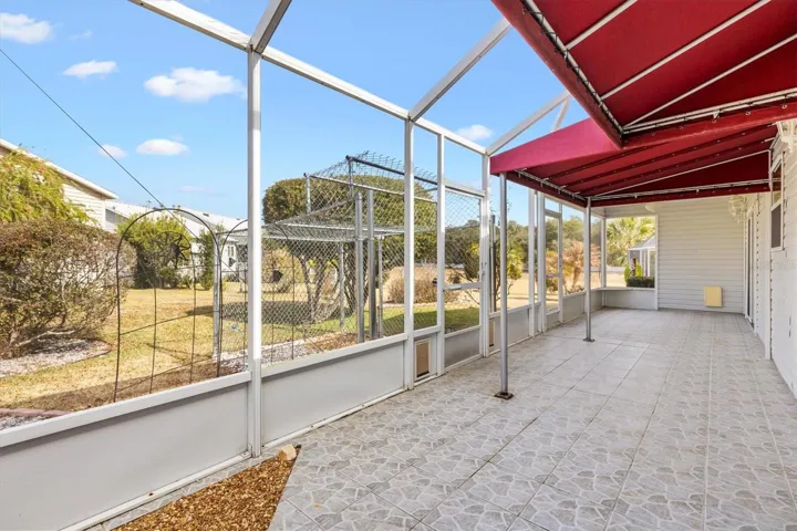 Lanai with Attached Birdcage