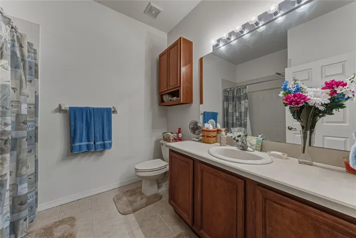 The guest bath is between the 2 guest bedrooms.