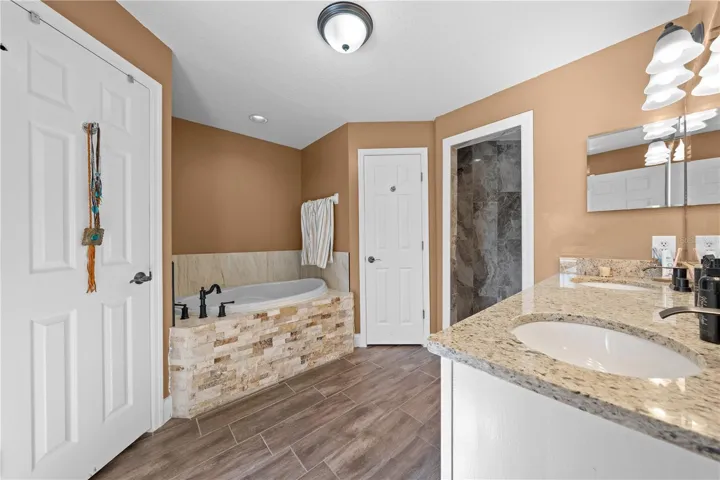 Ensuite primary bathroom