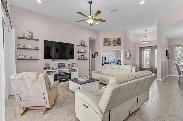 Nice open Great room with 12 foot ceilings