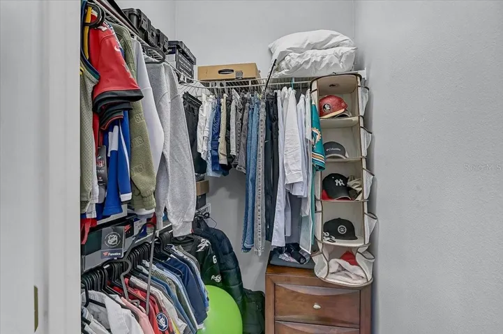 Closet for bedroom2