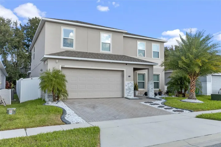 Stunning 4 bed 2.5 bath with Private Pool!