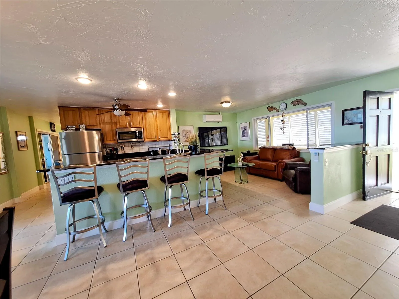 Kitchen/LivingRm