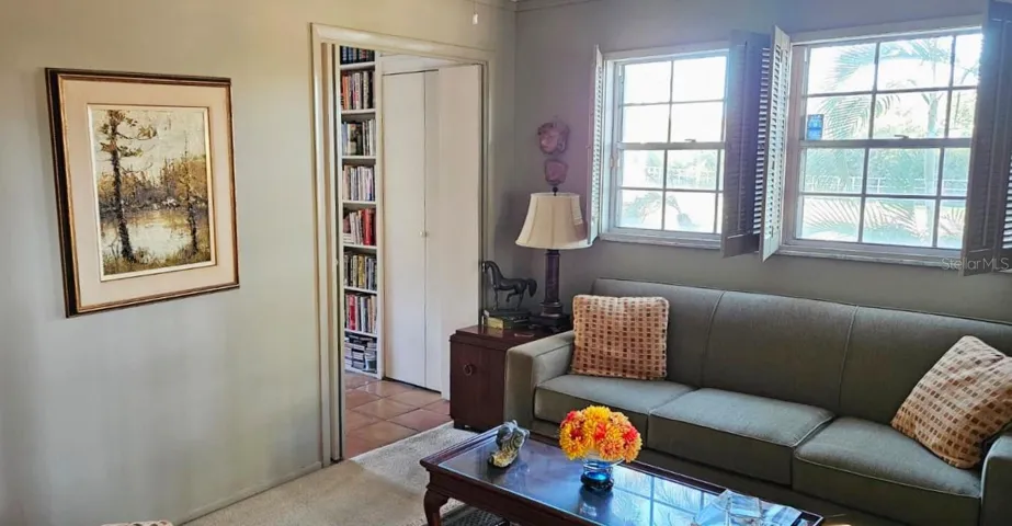 Den / 2nd Bedroom