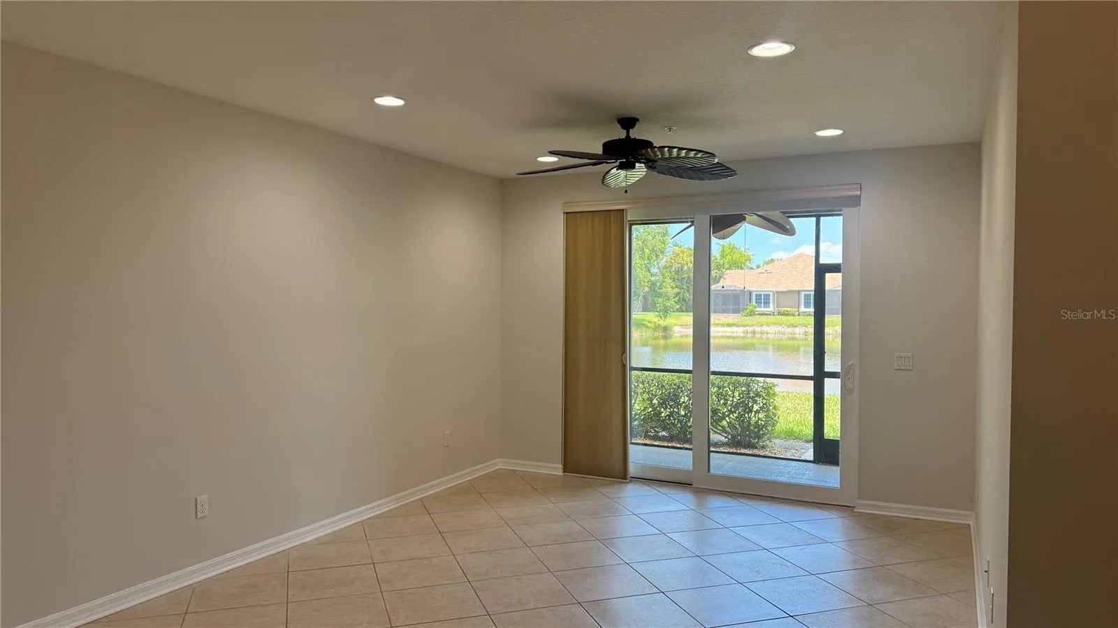 Light and Bright Living Room