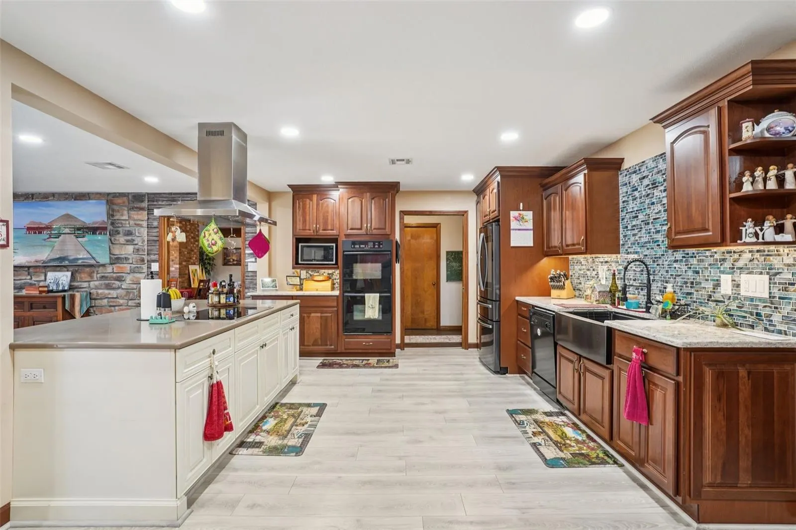 Crown detail. Black stainless appliances