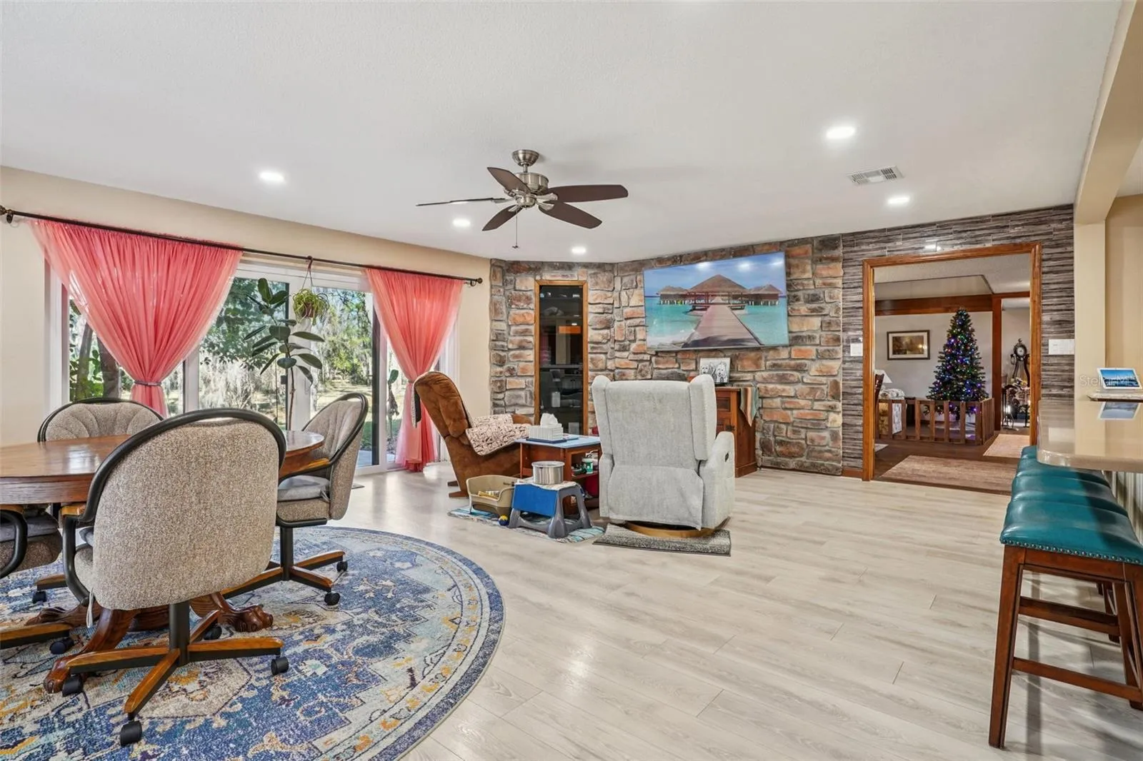 Expansive additional living area with the open plan kitchen