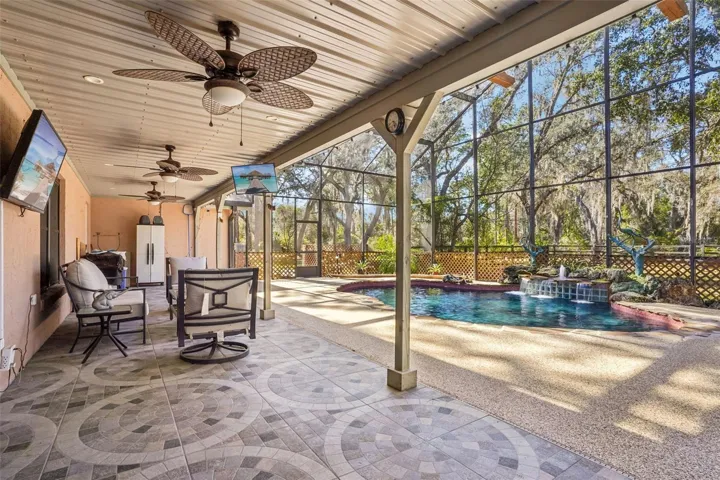 Expansive covered lanai - great for entertaining