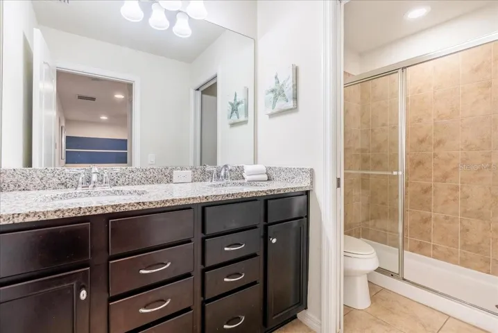 Guest bathroom upstair