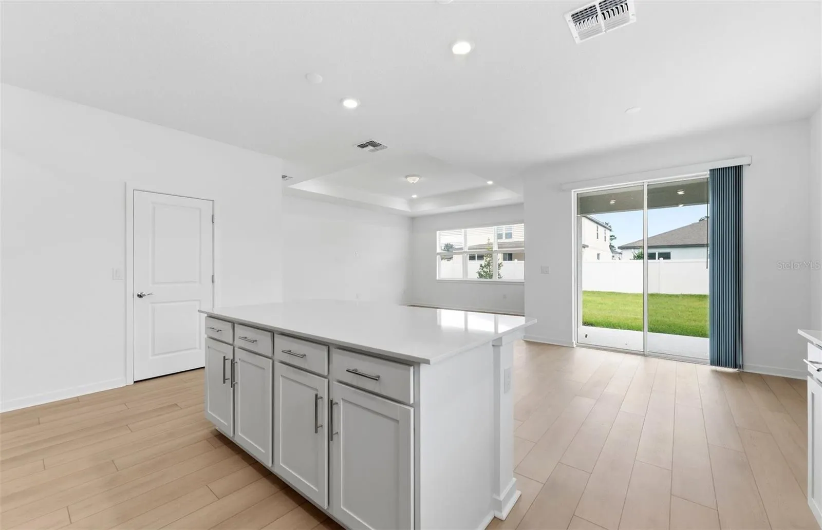Center Island w/Storage