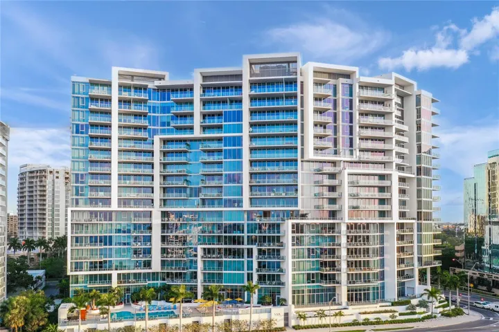 THE VUE #708 has a bright southeast exposure