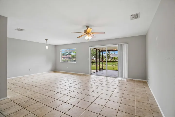 Living room, dining room/Sitting area
