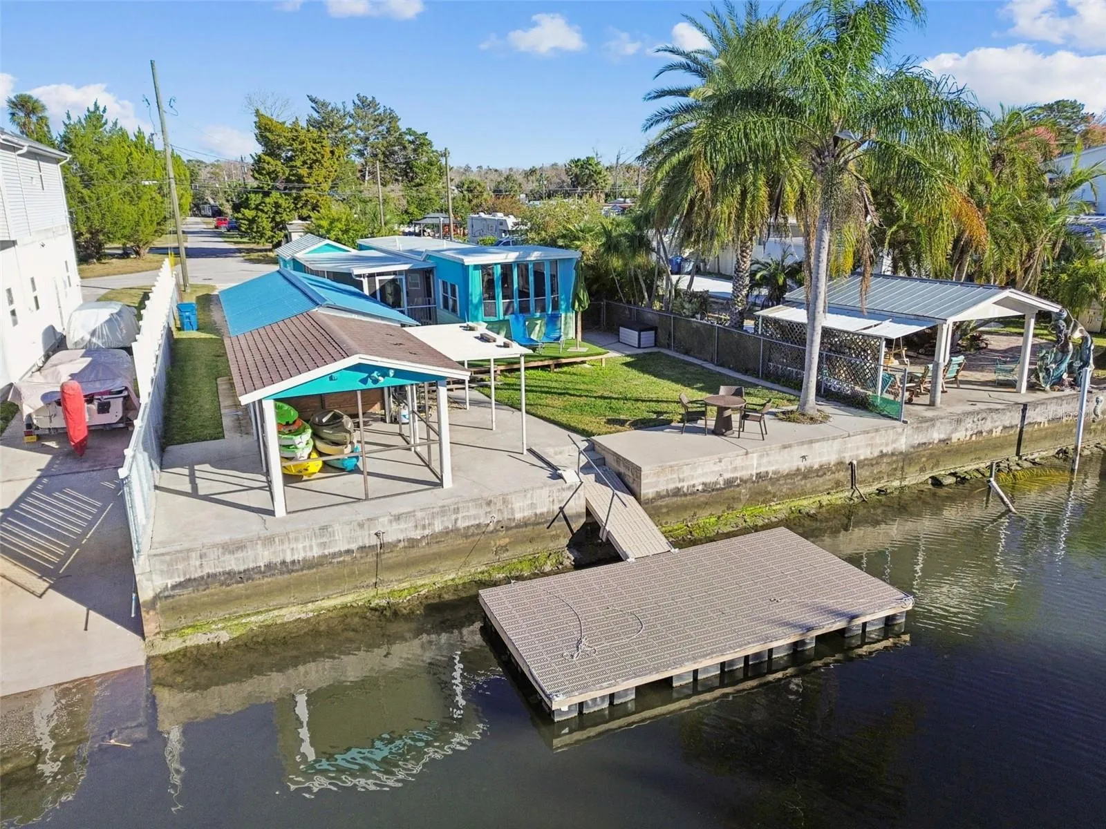 FLOATING COMPOSITE DOCK