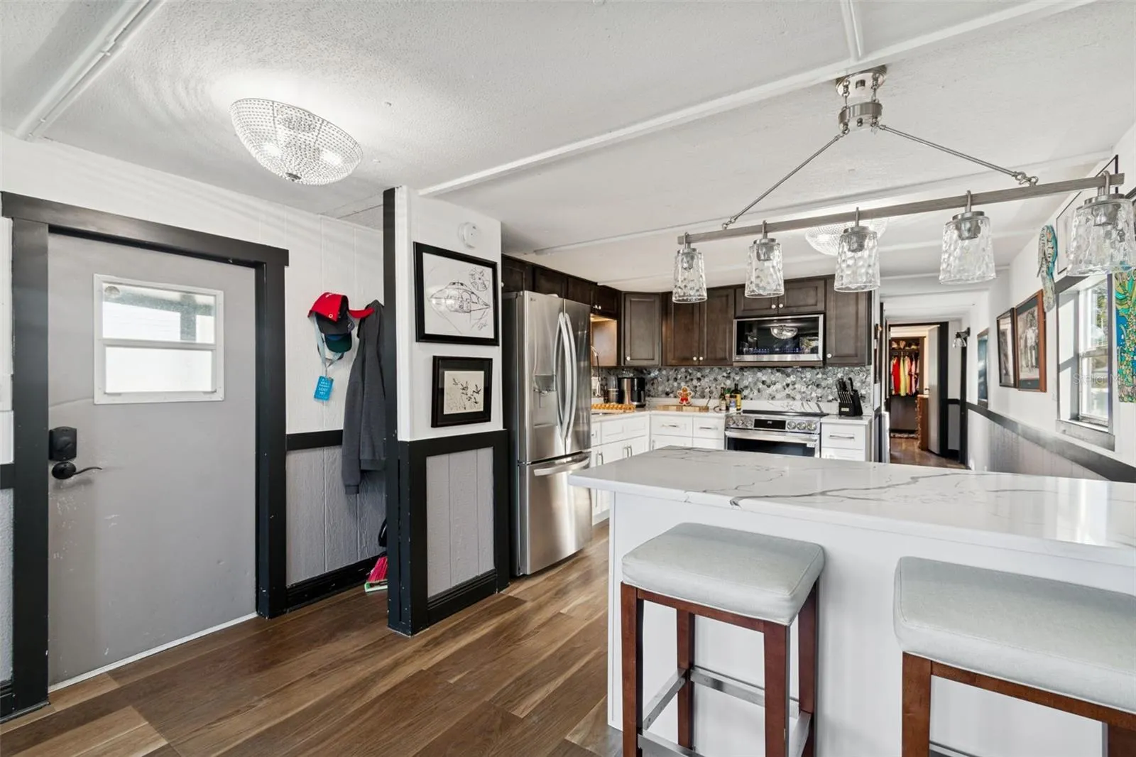 PENINSULA TO KITCHEN