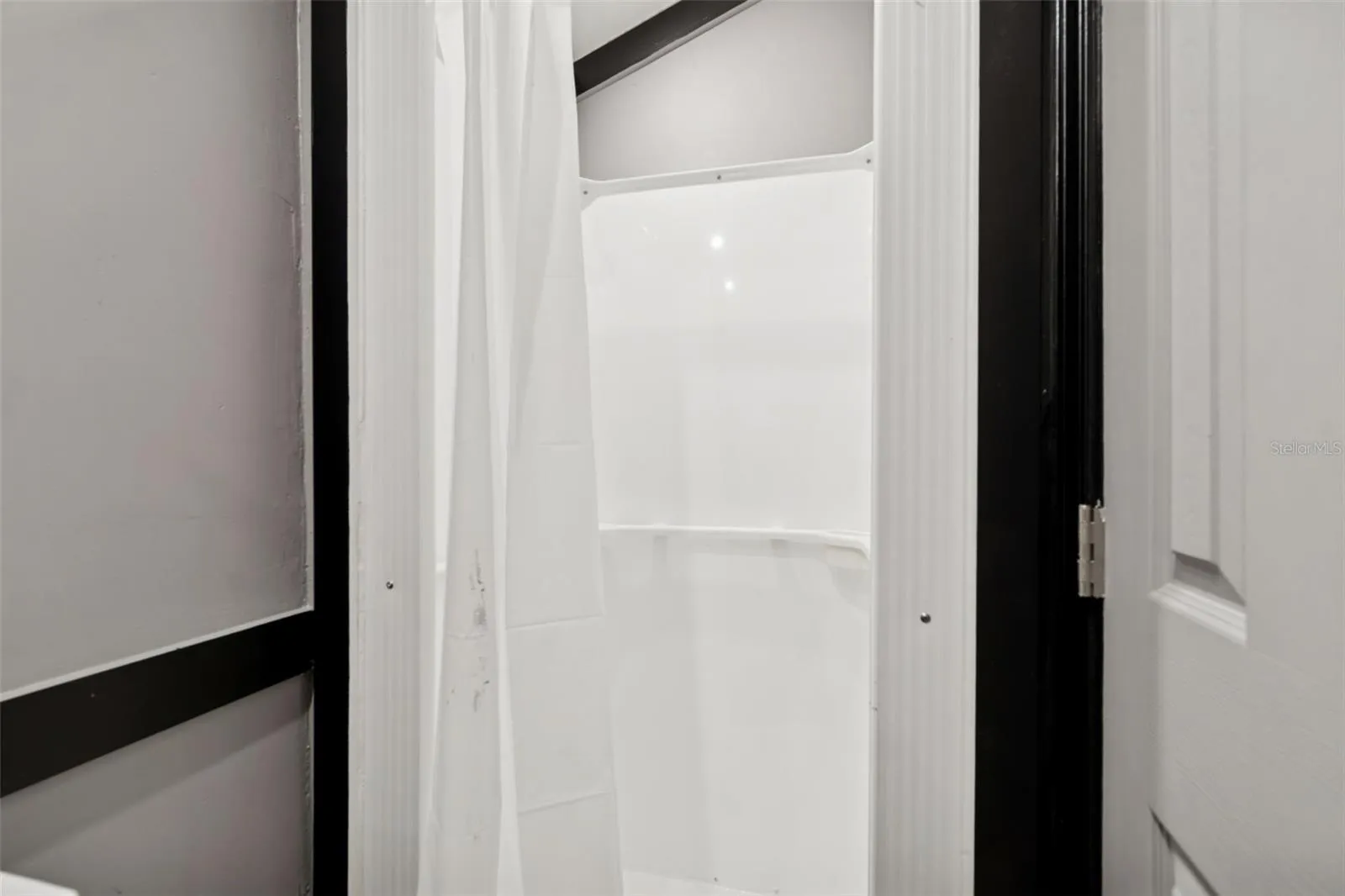 STUDIO SHOWER