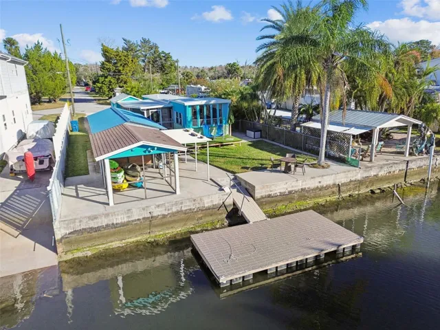 FLOATING COMPOSITE DOCK
