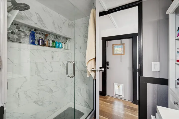 WALK-IN SHOWER