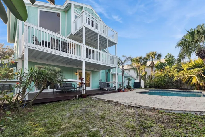 Yard space to each side of the pool