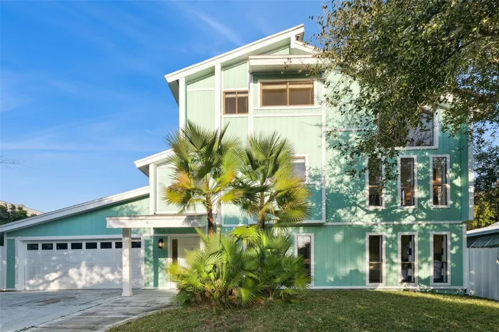 Beautiful 3 level home