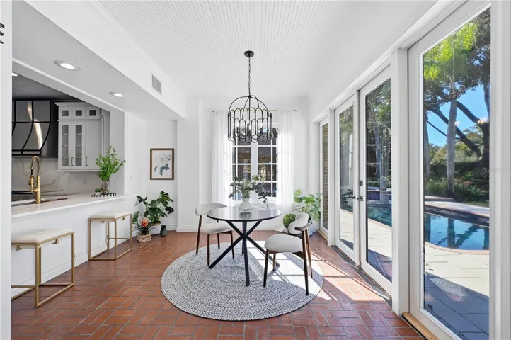 Perfect SUNROOM. with pool and golf course views. A great way to start the day with a coffee and laptop! My favorite room in the home! Unique and wonderful