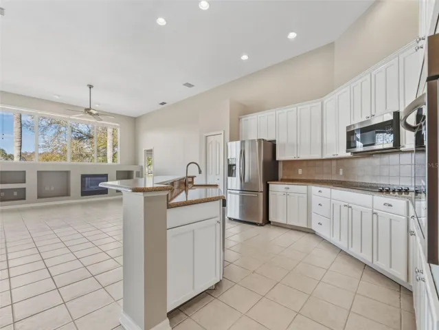 Kitchen / great room