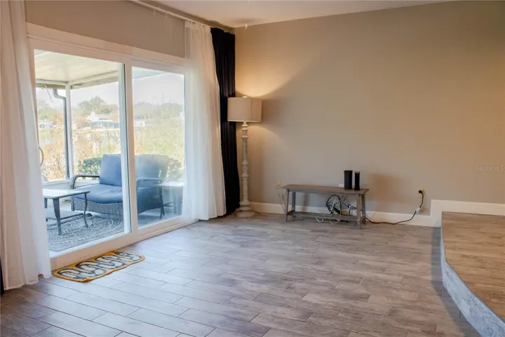 Large, long living area