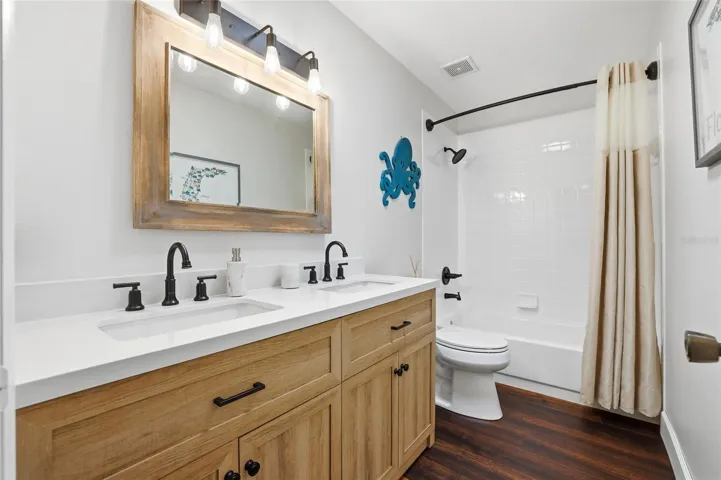 Newly renovated second full bath!