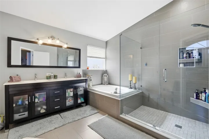 Massive on-suite fully renovated bathroom!