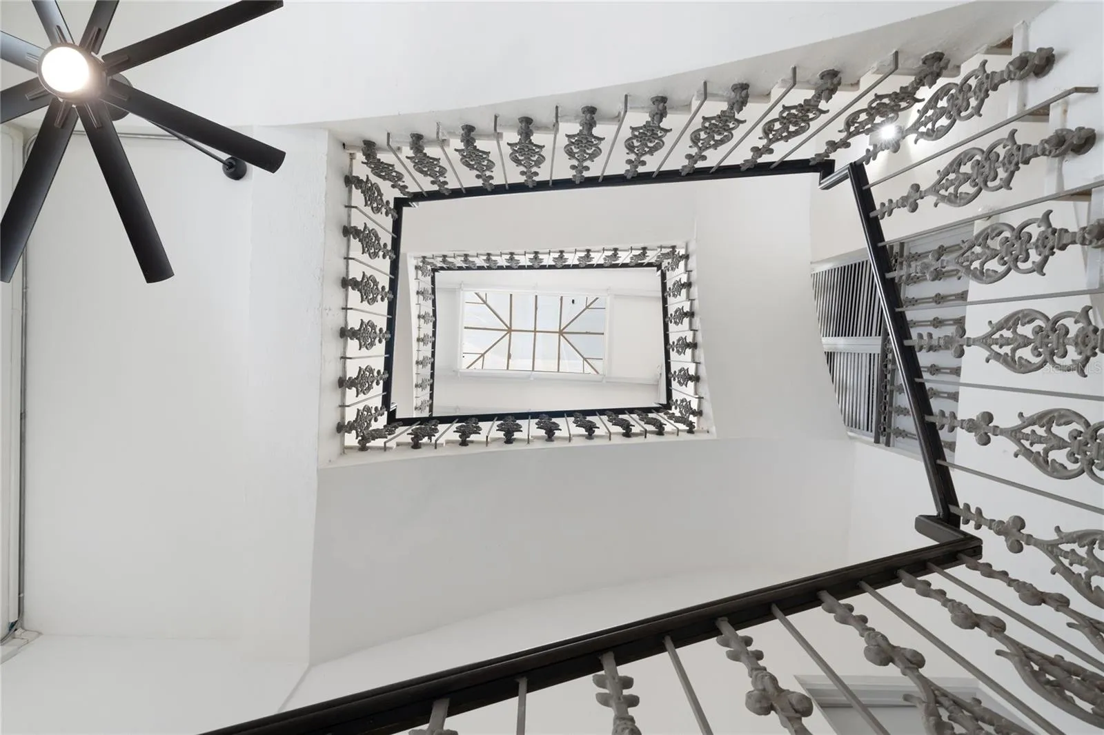 Luna 205 - Skylight