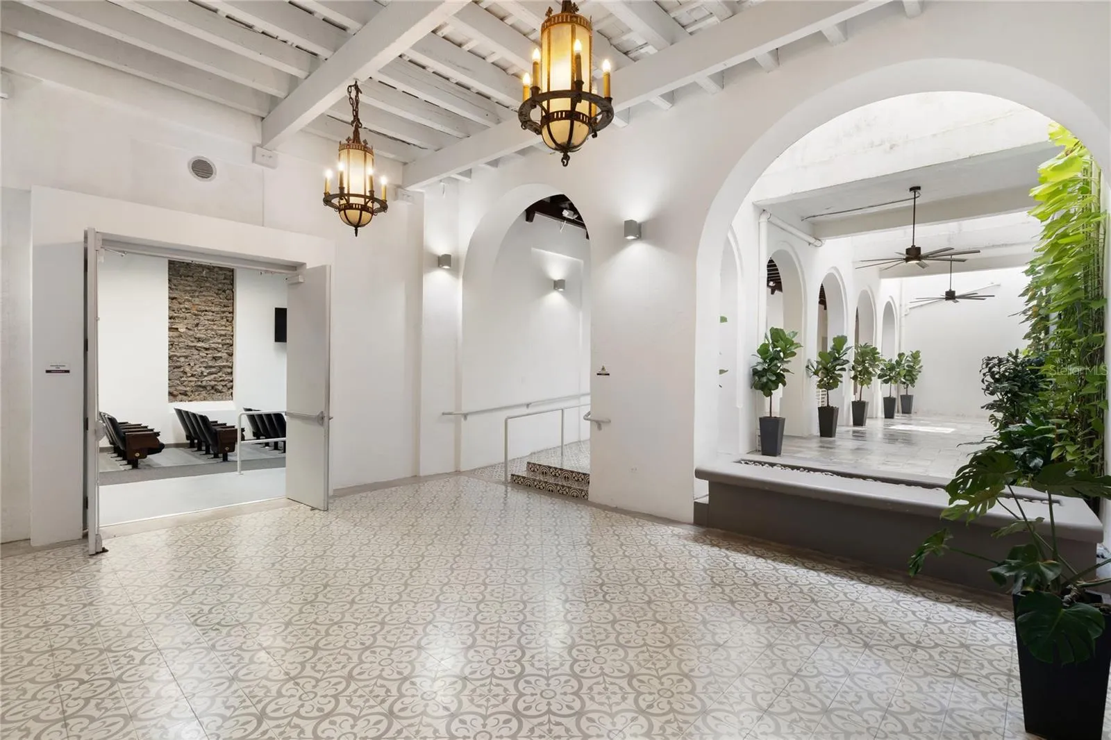 Luna 205 - Theater Courtyard