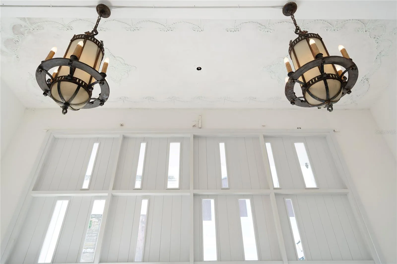 Luna 205 - Historic Cine Luna Lamps & Moulding