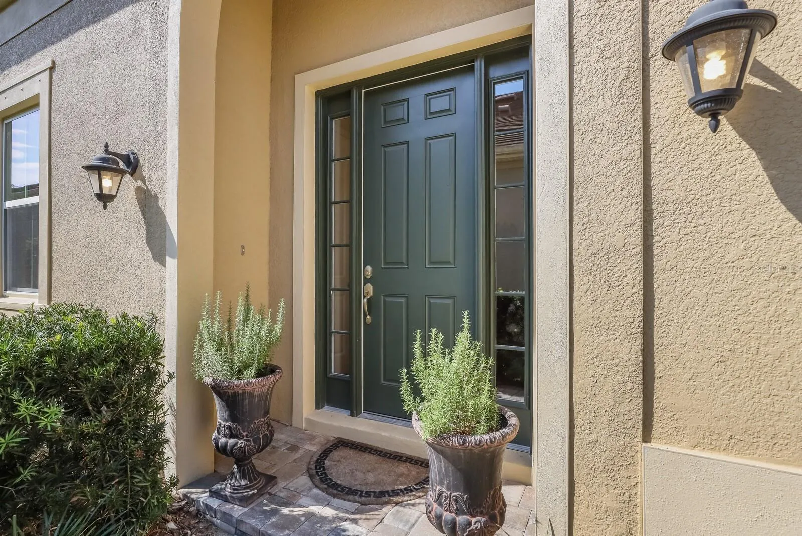 PRIVATE ENTRY AND WALKWAY