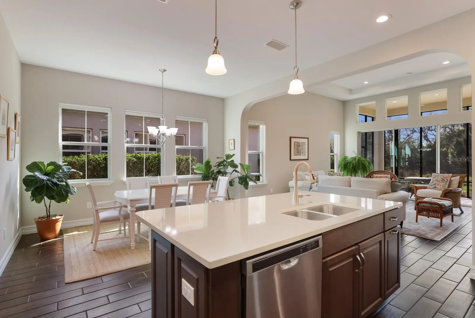 OPEN FLOOR PLAN